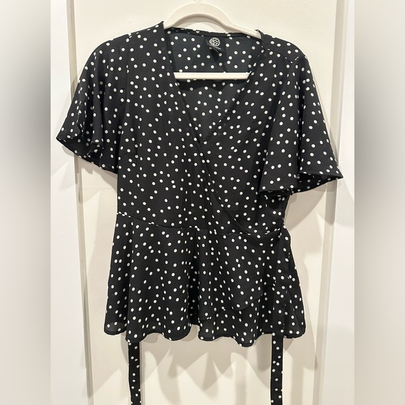 Black and white polka dot top - Picture 1 of 2